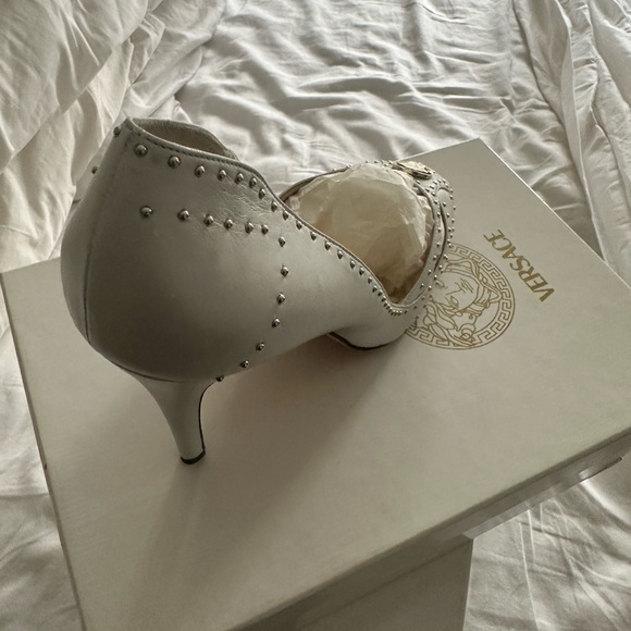 White versace pumps with gold studs - Picture 2 of 5